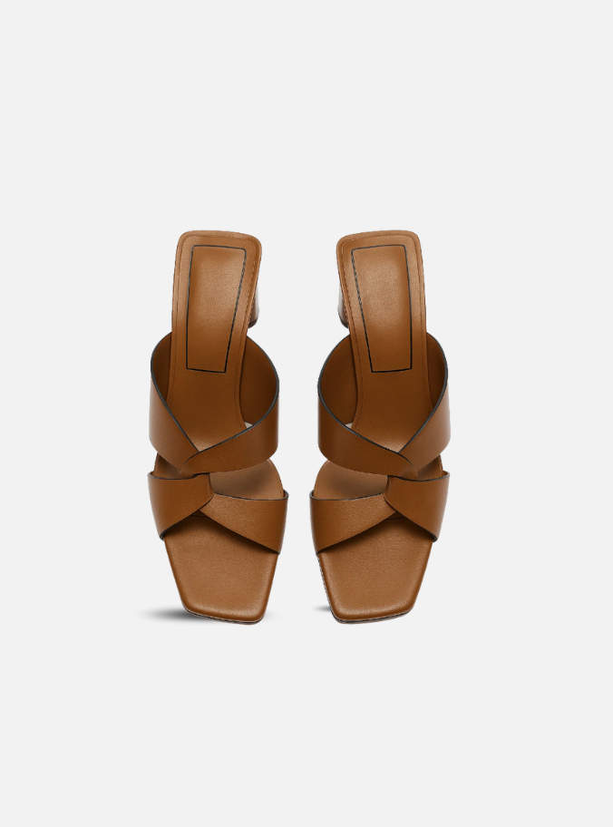 sandálias de couro marrom com tiras