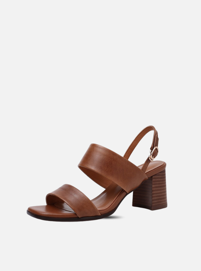 Sandálias de couro texturizado com salto quadrado e tira frontal